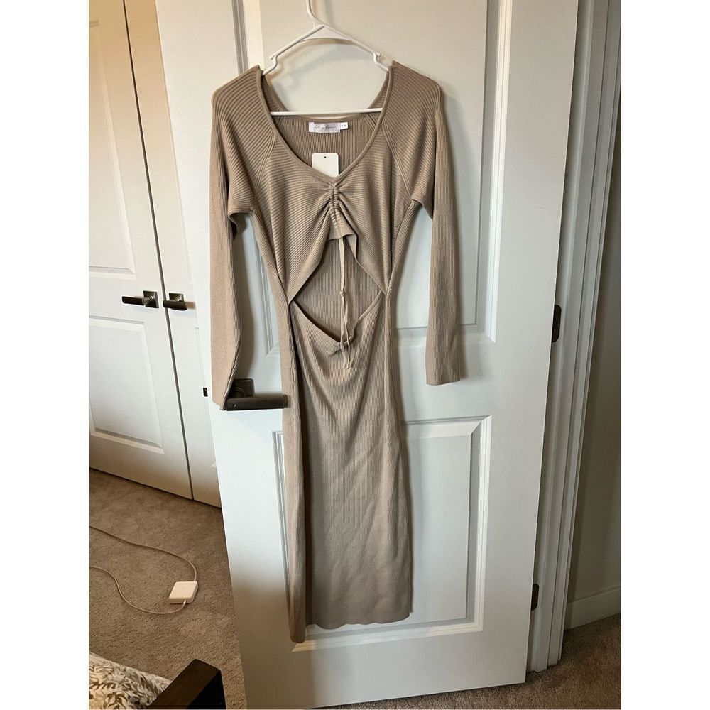 NWOT All in Favor Gathered Front Cut out Long Sleeve Ribbed Midi Dress - Picture 8 of 9